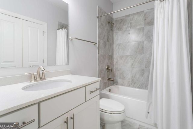 330 La Perla Drive, Sugar Hill, GA 30518