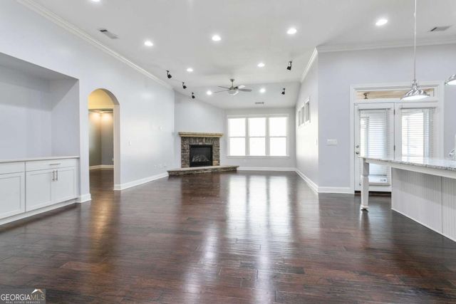 330 La Perla Drive, Sugar Hill, GA 30518