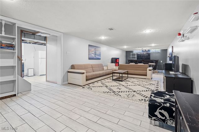 10260 Terrace Court, Parma, OH 44130