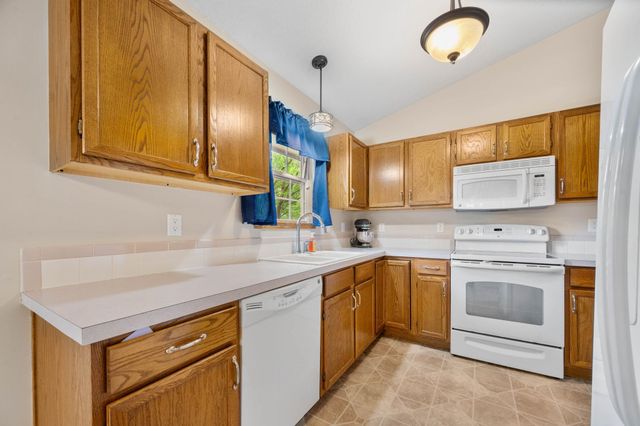 8409 W Aberdeen Cir, Wichita, KS 67212