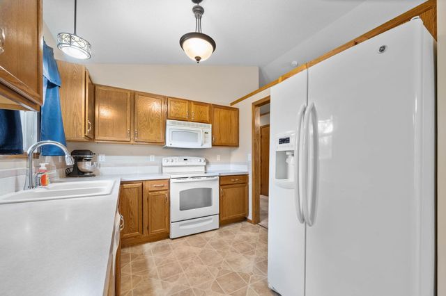 8409 W Aberdeen Cir, Wichita, KS 67212