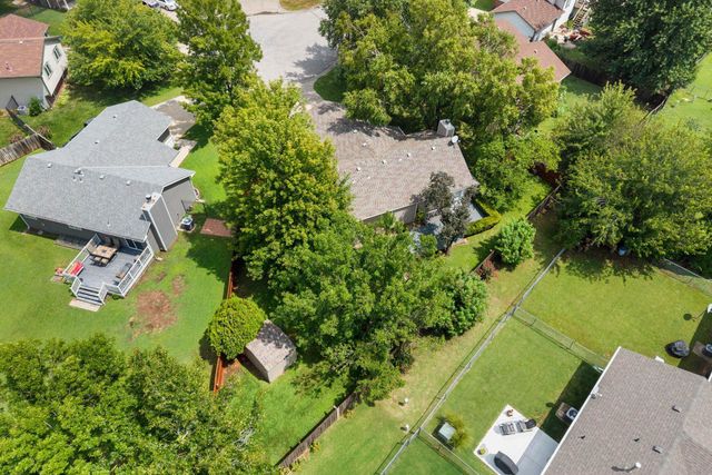 8409 W Aberdeen Cir, Wichita, KS 67212