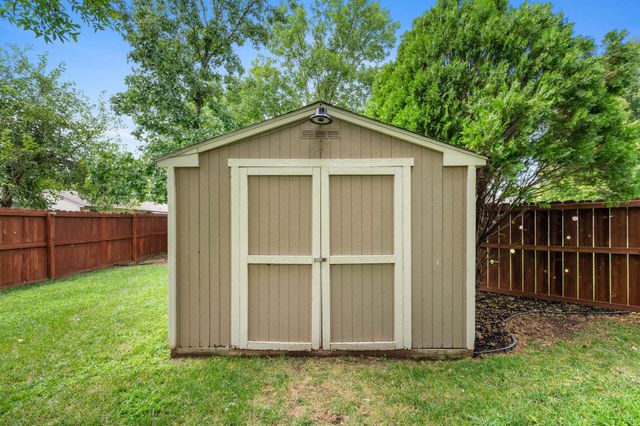 8409 W Aberdeen Cir, Wichita, KS 67212