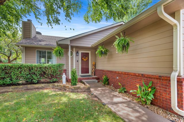 8409 W Aberdeen Cir, Wichita, KS 67212