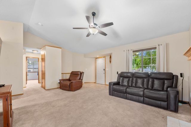 8409 W Aberdeen Cir, Wichita, KS 67212