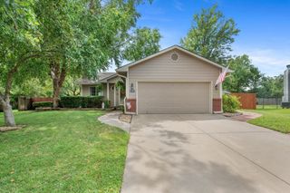 8409 W Aberdeen Cir, Wichita, KS 67212
