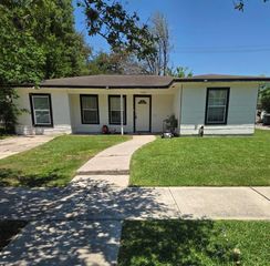 7427 Arnim Street, Houston, TX 77087