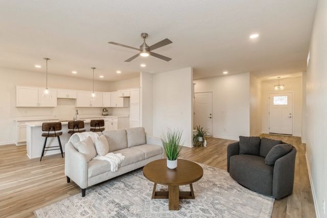 2389 N 10 Avenue E, Newton, IA 50208