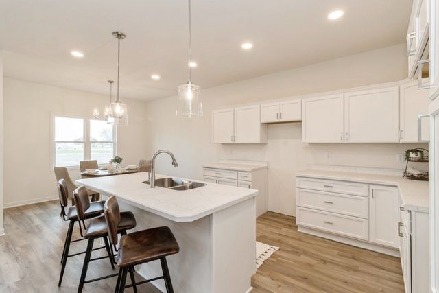 2389 N 10 Avenue E, Newton, IA 50208