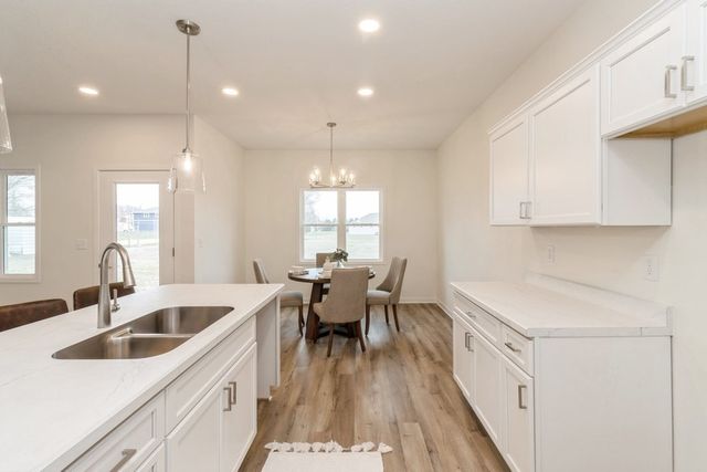 2389 N 10 Avenue E, Newton, IA 50208