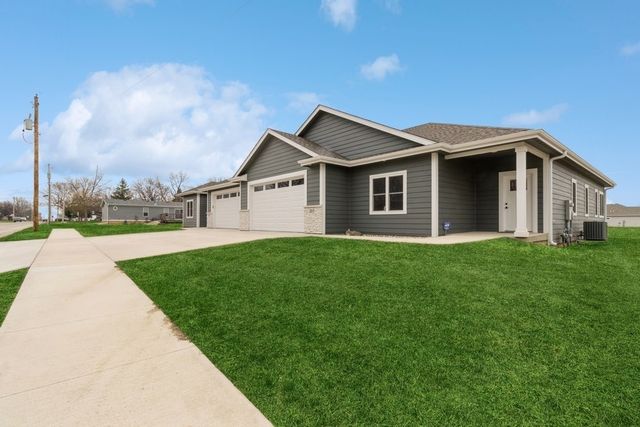 2389 N 10 Avenue E, Newton, IA 50208