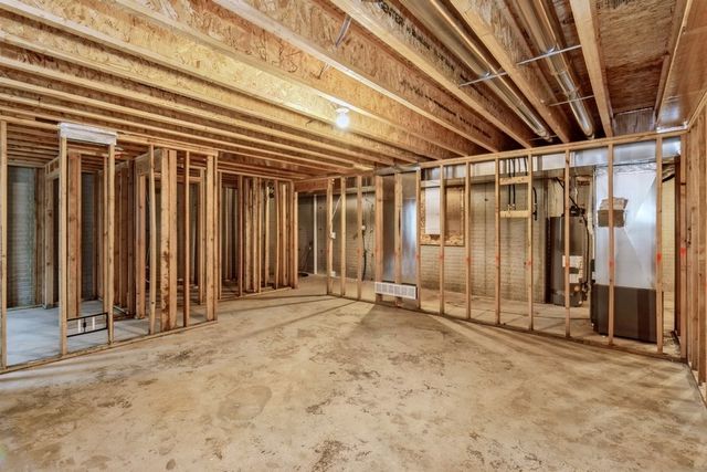 2389 N 10 Avenue E, Newton, IA 50208