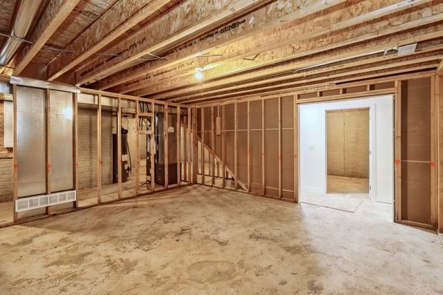 2389 N 10 Avenue E, Newton, IA 50208