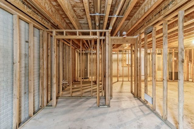 2389 N 10 Avenue E, Newton, IA 50208