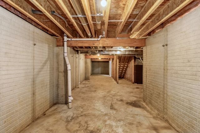 2389 N 10 Avenue E, Newton, IA 50208