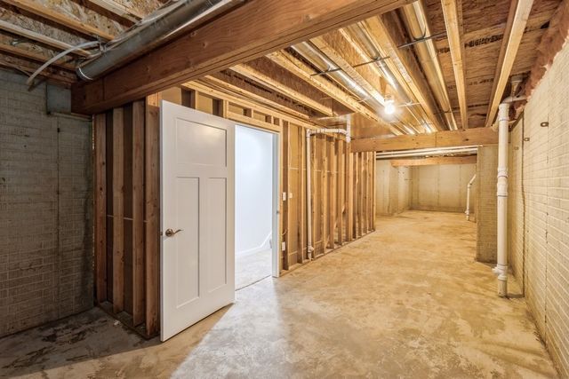 2389 N 10 Avenue E, Newton, IA 50208