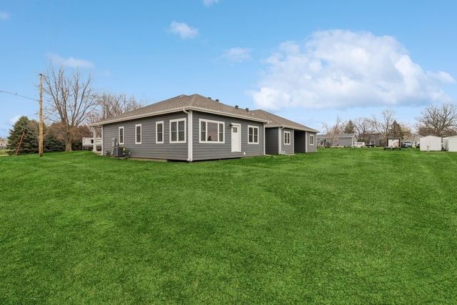 2389 N 10 Avenue E, Newton, IA 50208