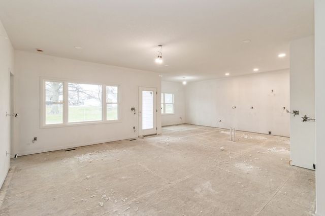 2389 N 10 Avenue E, Newton, IA 50208