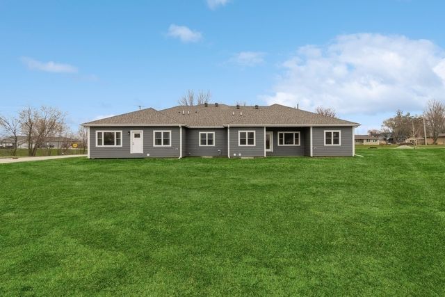 2389 N 10 Avenue E, Newton, IA 50208