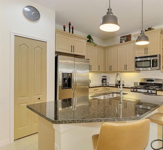 4850 MAYMONT PARK CIRCLE, Bradenton, FL 34203