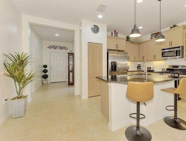 4850 MAYMONT PARK CIRCLE, Bradenton, FL 34203