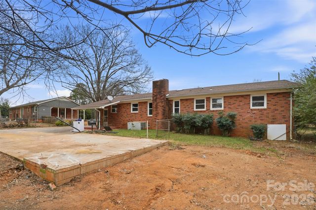 3029 Cresthill Drive, Charlotte, NC 28212