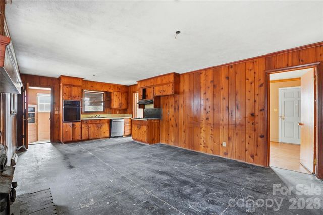 3029 Cresthill Drive, Charlotte, NC 28212