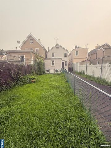 326 Alden Street, Orange, NJ 07050