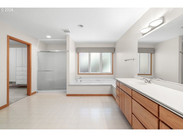 18362 Sw ANDUIN Ter, Lake Oswego, OR 97034