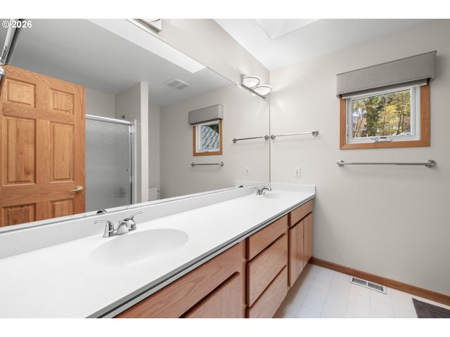 18362 Sw ANDUIN Ter, Lake Oswego, OR 97034