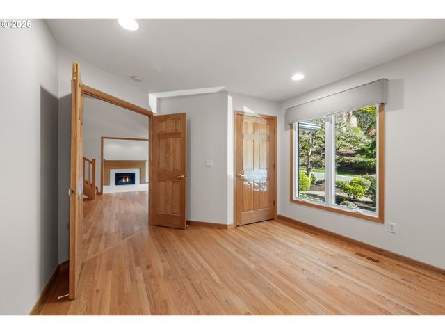 18362 Sw ANDUIN Ter, Lake Oswego, OR 97034