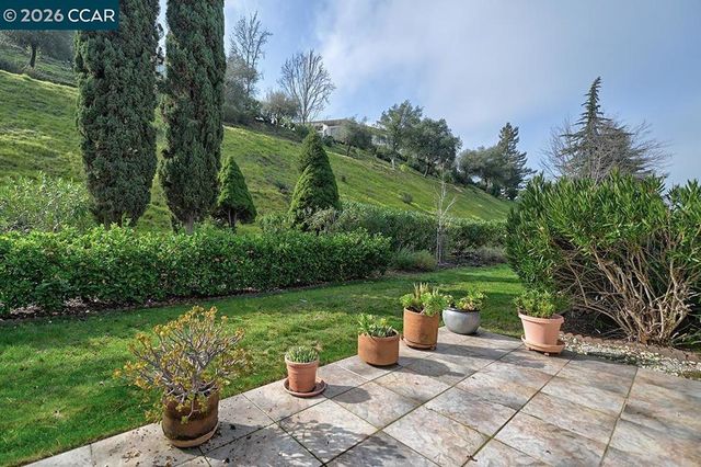 2708 Ptarmigan Dr 2, Walnut Creek, CA 94595