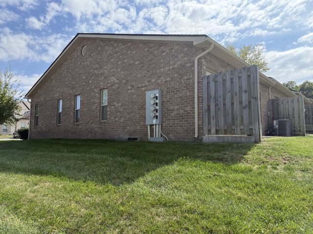 400 Buchanan Ct, Columbia, TN 38401