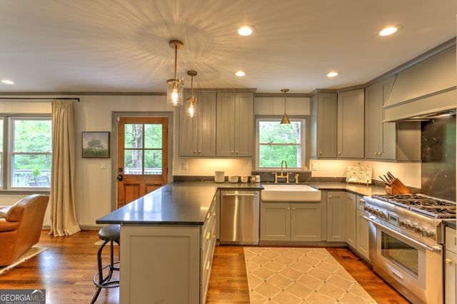 870 Starlight Drive, Sandy Springs, GA 30342