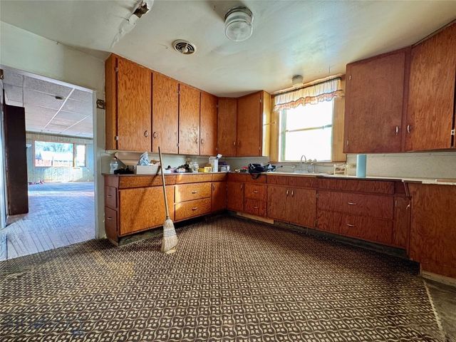 407 N Main St., Livingston, MT 59047