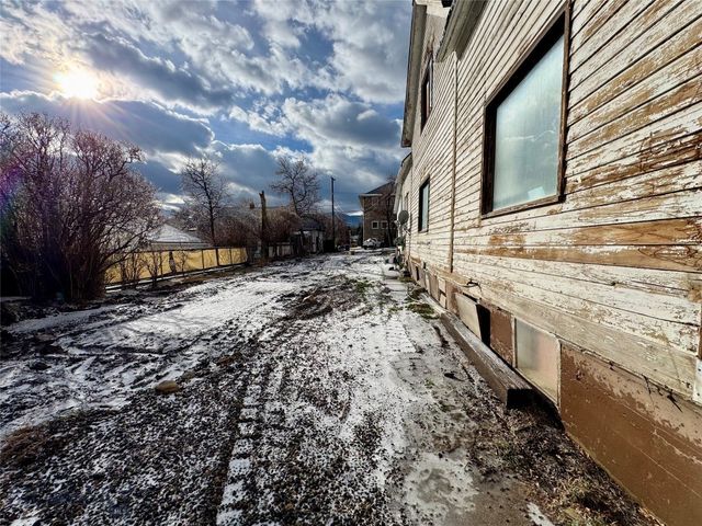 407 N Main St., Livingston, MT 59047