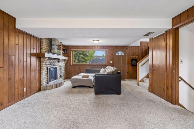 1939 Munster Avenue, Saint Paul, MN 55116