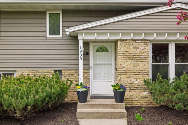 1939 Munster Avenue, Saint Paul, MN 55116
