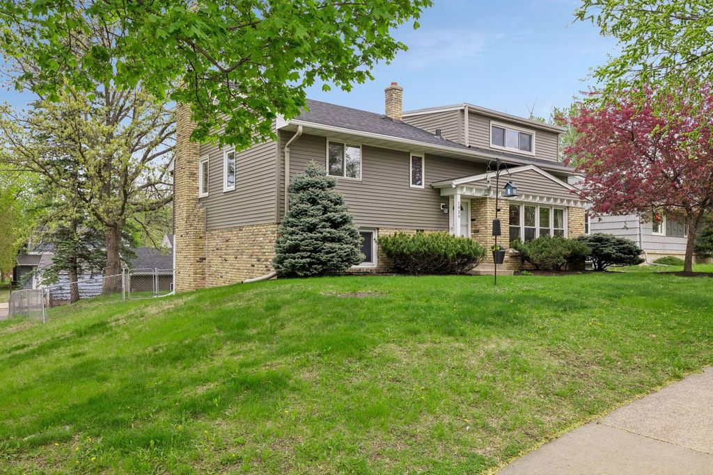 1939 Munster Avenue, Saint Paul, MN 55116