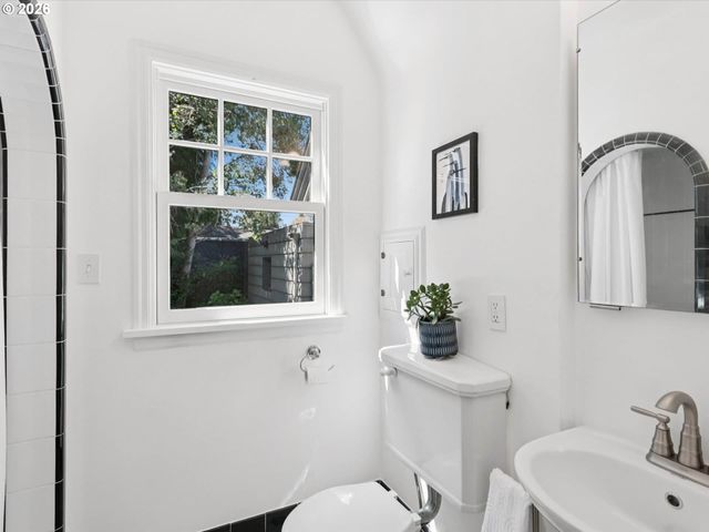 2235 Ne 25TH Ave, Portland, OR 97212