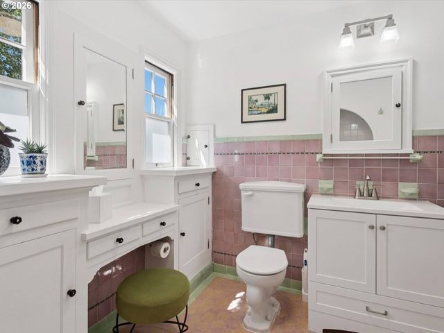 2235 Ne 25TH Ave, Portland, OR 97212