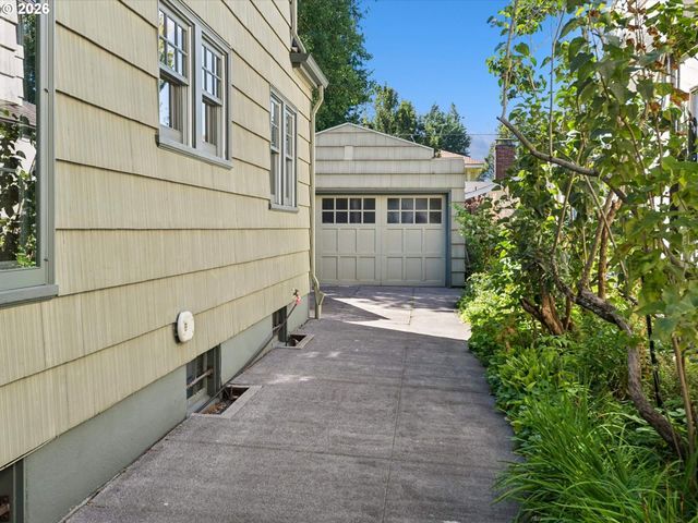 2235 Ne 25TH Ave, Portland, OR 97212