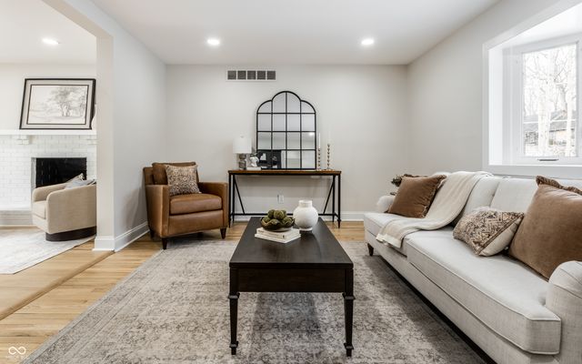 11809 Pebble Brook Lane, Carmel, IN 46033