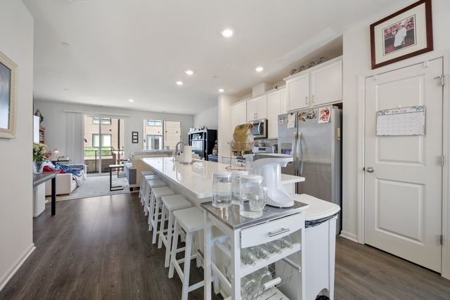1308 Catalina Court, Schaumburg, IL 60173