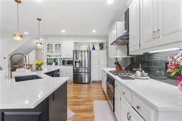 5712 W 146th Street, Overland Park, KS 66223
