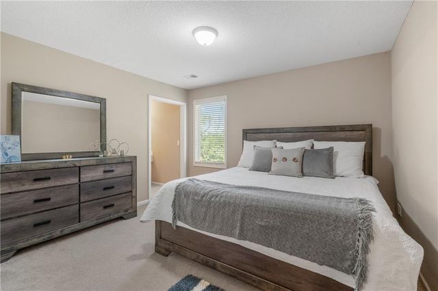 5712 W 146th Street, Overland Park, KS 66223