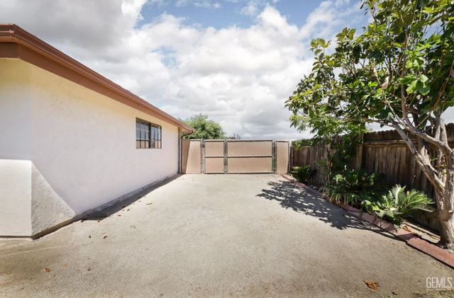 9225 Millfort Street, Bakersfield, CA 93307