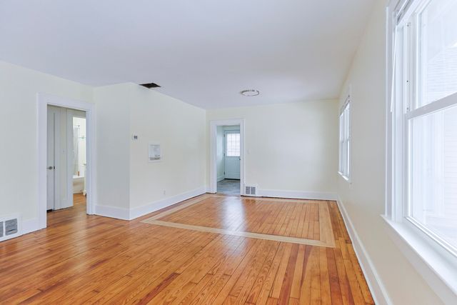 11 N Barrett Street, Niles, MI 49120