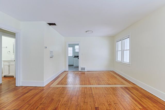 11 N Barrett Street, Niles, MI 49120