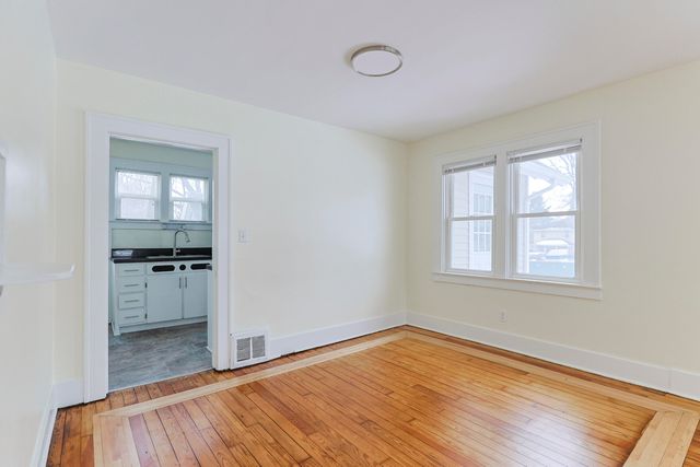 11 N Barrett Street, Niles, MI 49120